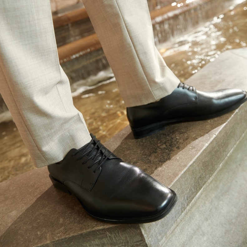 Schwarze Dedovo Aldo Mode