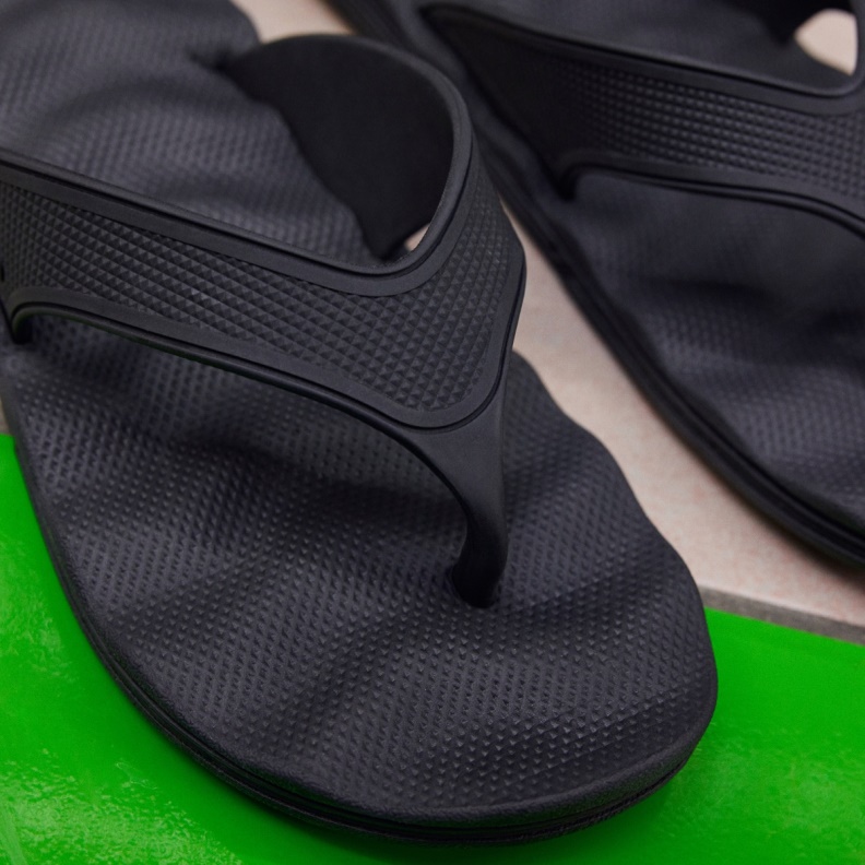 Black Aldo Fashion Haciendo Flip Flops